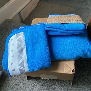 Norwex Brand New Limited Edition Marine Blue Matching Towel Set.